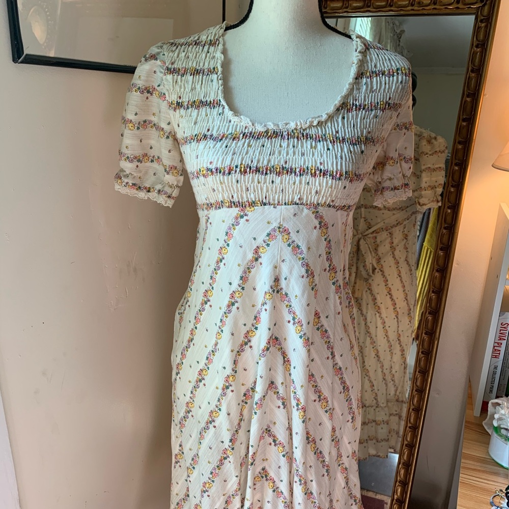 Vintage 1970s floral dress